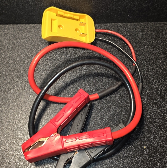 "DeW Yellow" jump start pack. Requires 20 v "DeW Yellow" lithium battery. - Picture 4 of 5